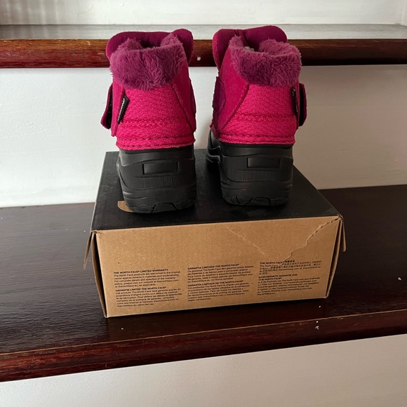 The North Face Alpenglow Boots - Picture 2 of 4